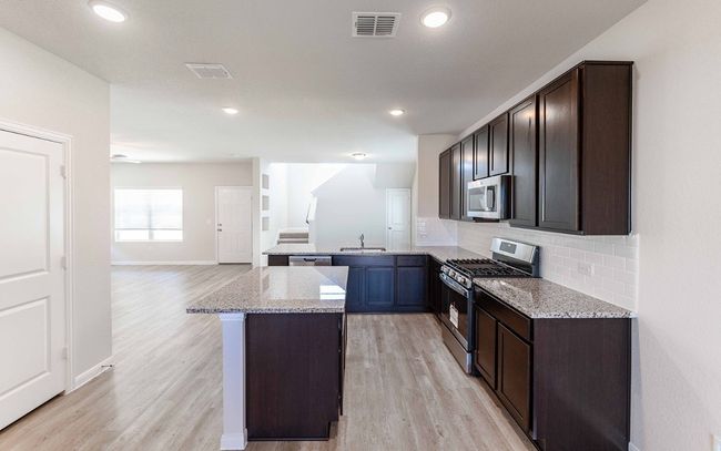 372 Kenai Dr, House other with 3 bedrooms, 3 bathrooms and 4 parking in Kyle TX | Image 4