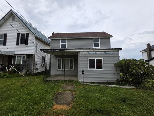 13 Parade St, Union City, PA, 16438-1424 | Card Image