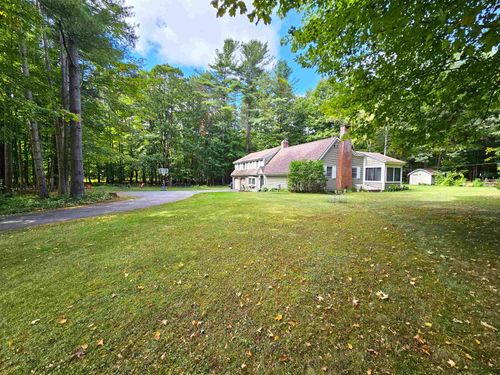 35 Spruce St, Newport, VT, 05855-9572 | Card Image