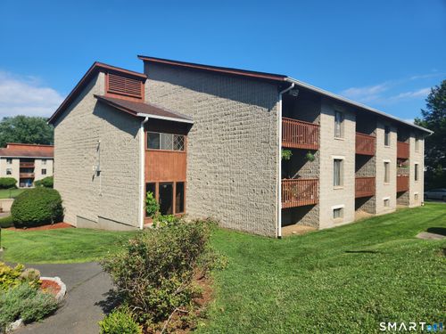 81-18 Prospect St, Manchester, CT, 06040-5870 | Card Image