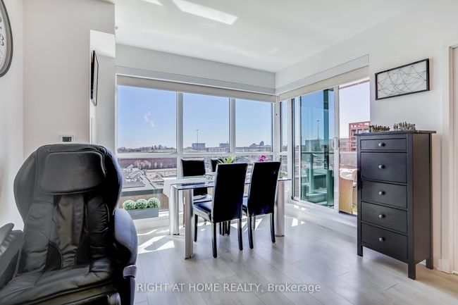 402 - 31 Tippett Rd, Condo with 4 bedrooms, 2 bathrooms and 1 parking in Toronto ON | Image 6