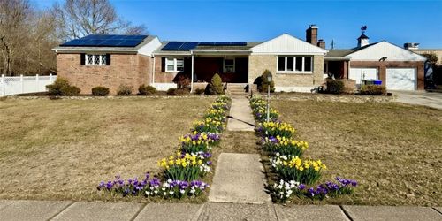 33 Whipple Ave, Westerly, RI, 02891-3423 | Card Image