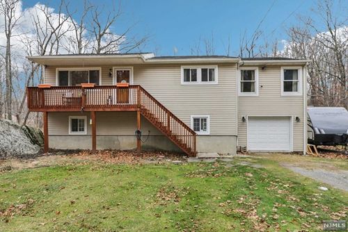 3 Forest Drive, Vernon, NJ, 07422 | Card Image