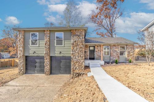 28 Coachlight Drive, Little Rock, AR, 72227-6463 | Card Image