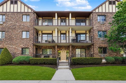 2-160 Devon Loop, Staten Island, NY, 10314-7557 | Card Image