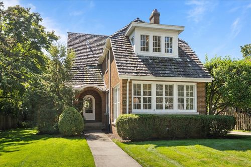 27 Logan Ter, Golf, IL, 60029-3012 | Card Image