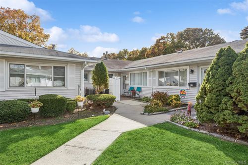 76 Storm Dr, Holtsville, NY, 11742-1910 | Card Image