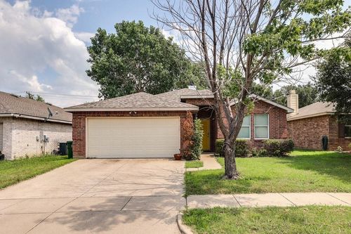 638 Silvertop Rd, Arlington, TX, 76002-4532 | Card Image