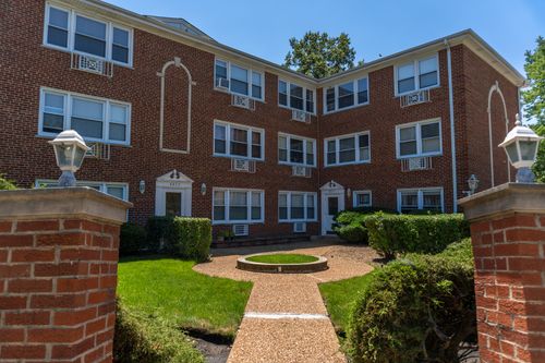 304-4855 Dobson St, Skokie, IL, 60077-2812 | Card Image