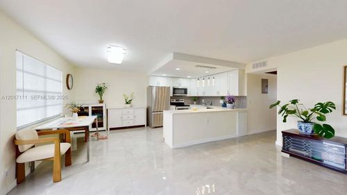 g-325 Wellington G, West Palm Beach, FL, 33417-2565 | Card Image