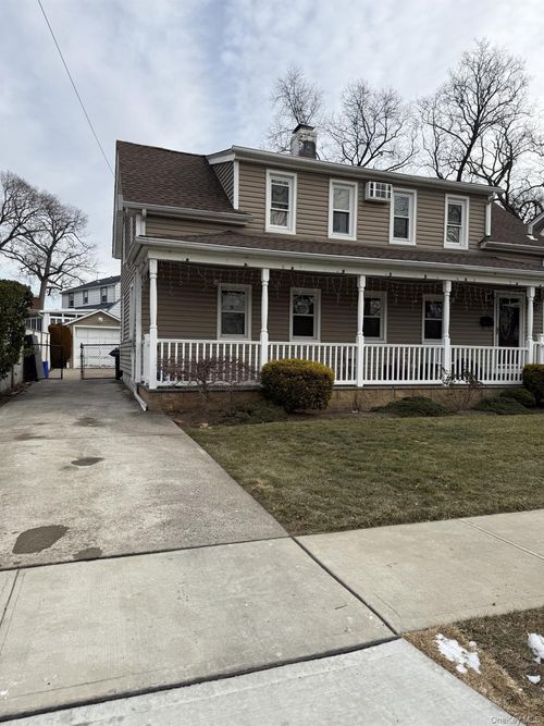 49 Forest Ave, Valley Stream, NY, 11581-1307 | Card Image