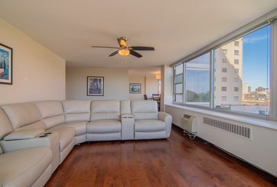 622 - 4250 N Marine Drive, Condo with 2 bedrooms, 2 bathrooms and 1 parking in Chicago IL | Image 3