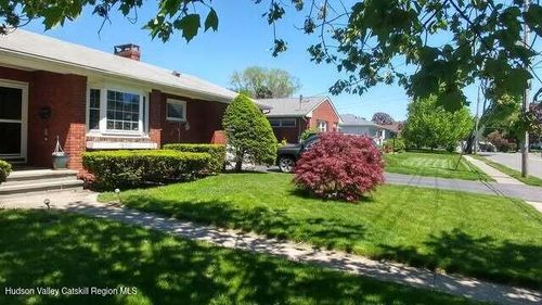 36 Finger St, Saugerties, NY, 12477-1116 | Card Image