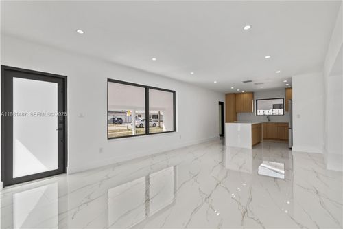 921 W 50th Pl, Hialeah, FL, 33012 | Card Image