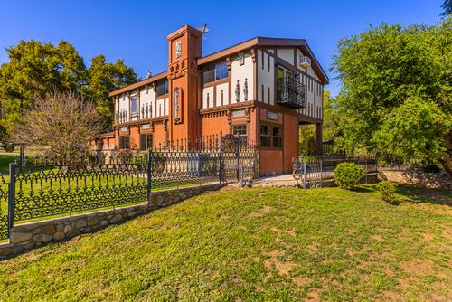 10480 Creek Rd, Oak View, CA, 93022-9774 | Card Image