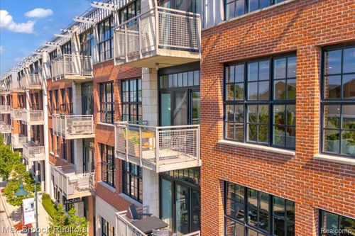 unit-302-2051 Villa Rd, Birmingham, MI, 48009-6571 | Card Image