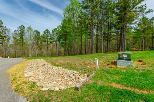 300 Deer Ridge Pt, Jasper, TN, 37347-4101 | Card Image