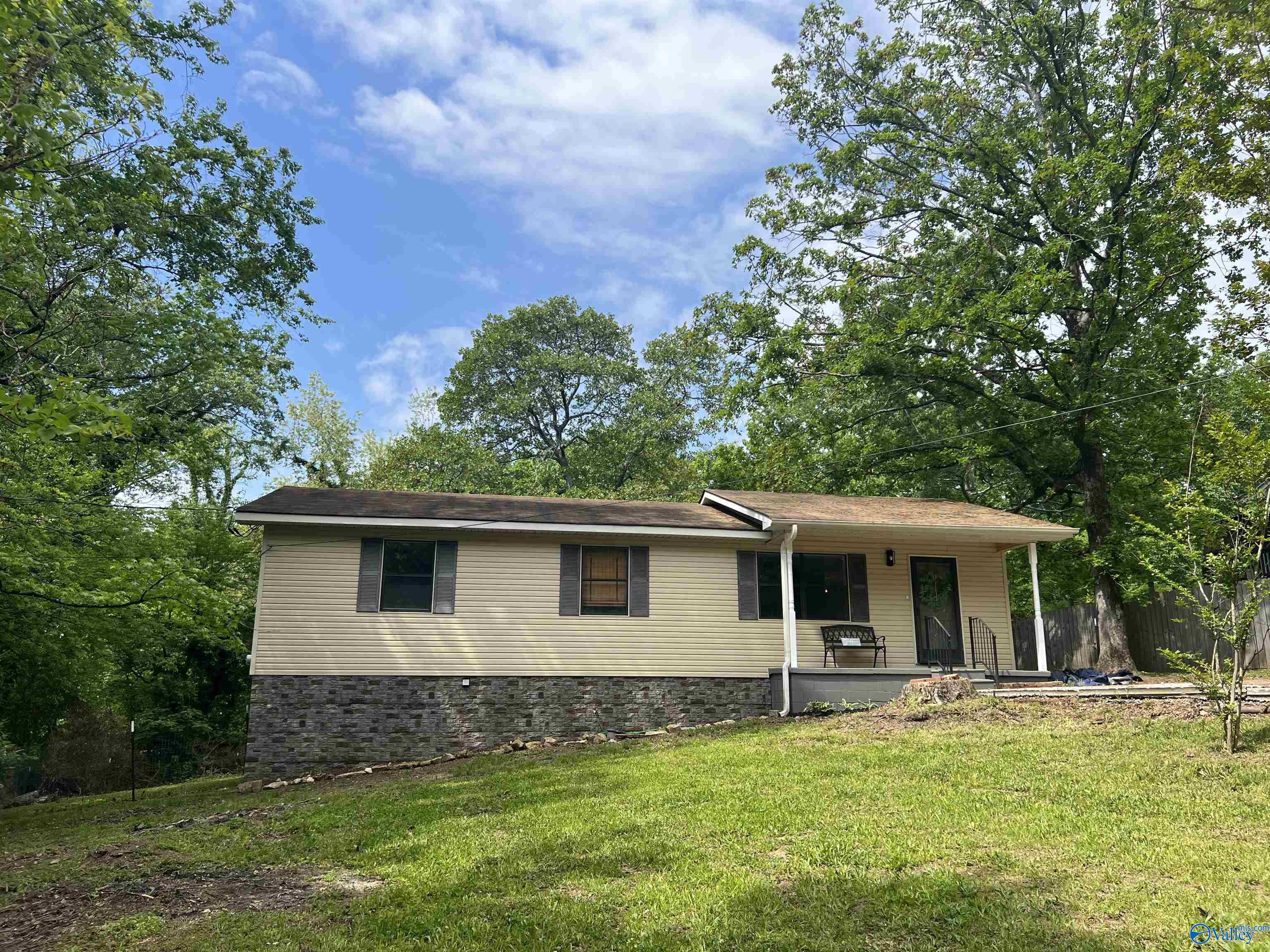 8th St, Fort Payne, AL 35967