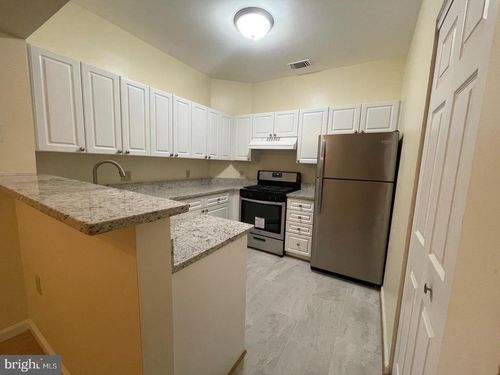 202-2203 Westcourt Ln, HERNDON, VA, 20170-5823 | Card Image