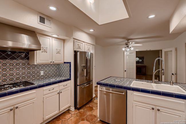 201 Sheffield, House other with 5 bedrooms, 5 bathrooms and null parking in Castle Hills TX | Image 37