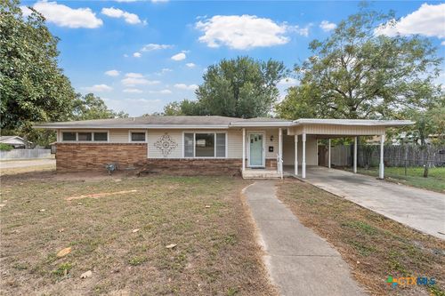 803 E 15th St, Cameron, TX, 76520-1936 | Card Image