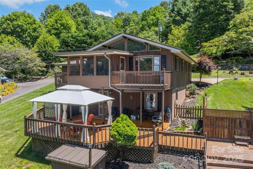 68 Thornapple Ln, Waynesville, NC, 28786-1872 | Card Image