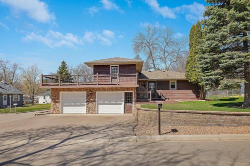 2930 Bay St, Wayzata, MN, 55391-2867 | Card Image