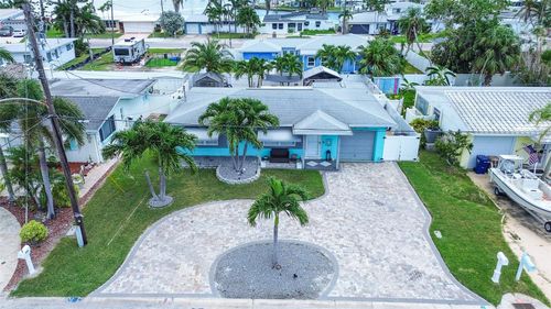 725 Sunset Cv, MADEIRA BEACH, FL, 33708-2384 | Card Image