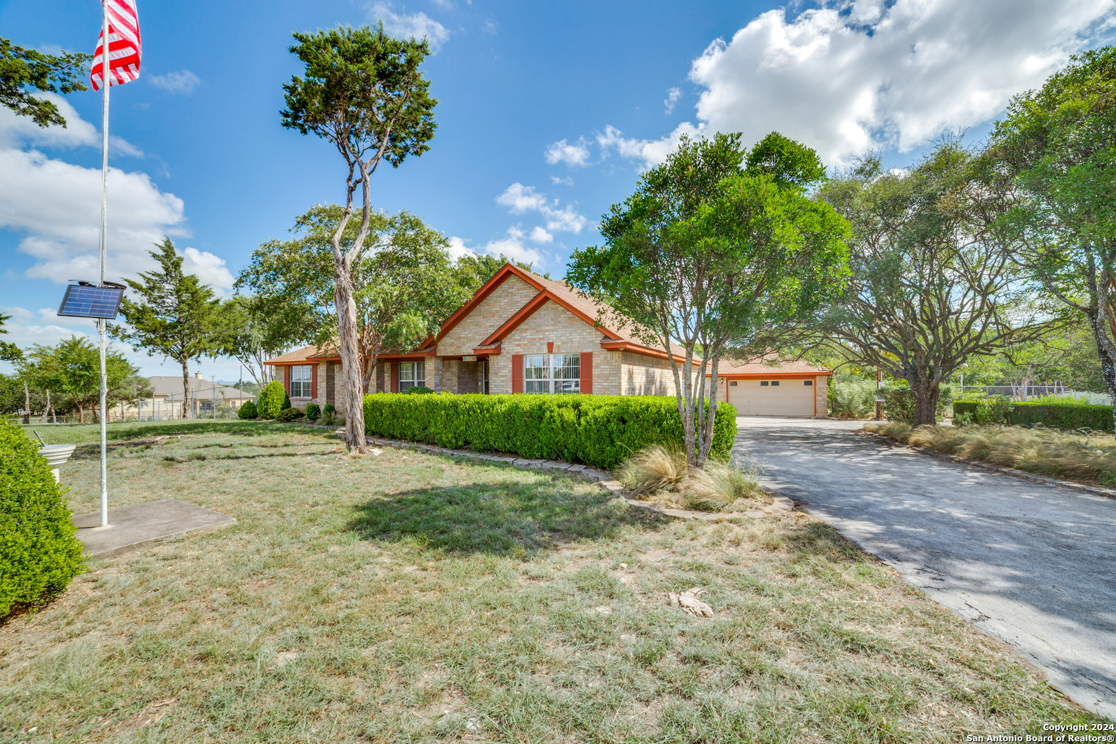Country Meadow Ln, Lakehills, TX 78063