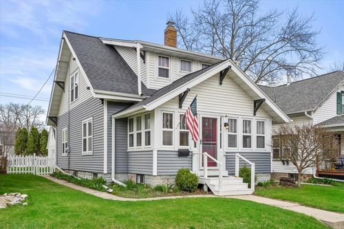 534 S 3rd Ave, West Bend, WI, 53095-4020 | Card Image