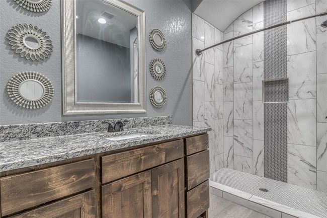 primary bath suite | Image 12