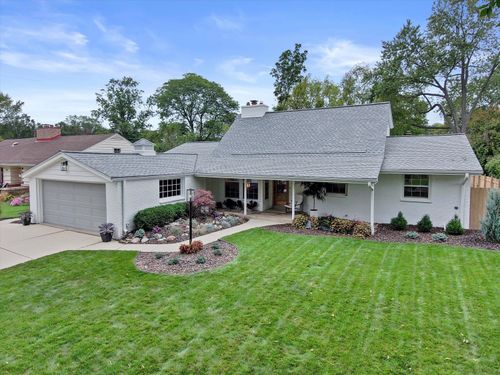 7317 N Crossway Rd, Fox Point, WI, 53217-3522 | Card Image