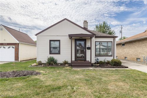 1303 Dartmoor Ave, Parma, OH, 44134-3219 | Card Image