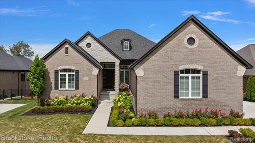 6209 Park Ave, Washington Twp, MI, 48095-1484 | Card Image