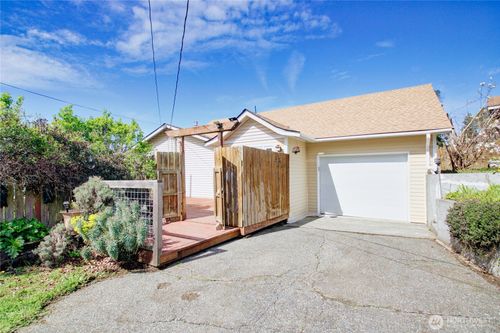 818 Serene View Rd, Camano Island, WA, 98282-6561 | Card Image