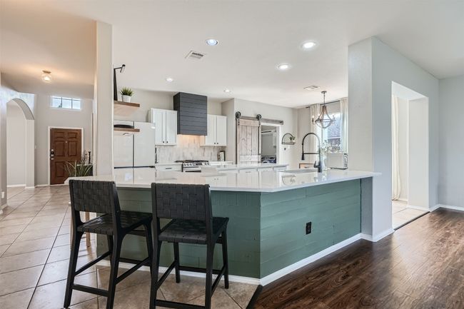 811 Clear Springs Holw, House other with 4 bedrooms, 3 bathrooms and null parking in Buda TX | Image 6