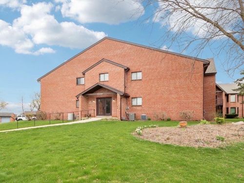 703-N58W23833 Hastings Court, Sussex, WI, 53089 | Card Image