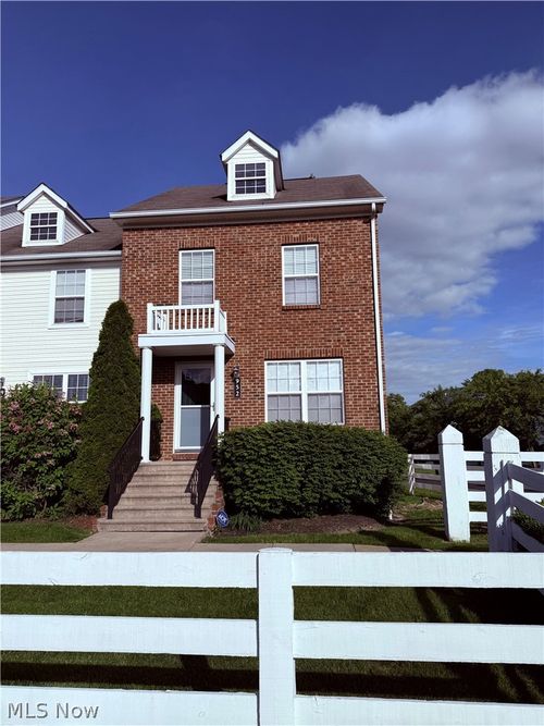 952 Hartford Village Blvd, Columbus, OH, 43228-7101 | Card Image