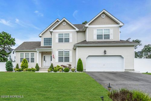 4 Noble Ct, Jackson, NJ, 08527-5182 | Card Image