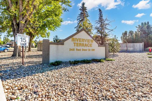 {{alt}} | Card Image