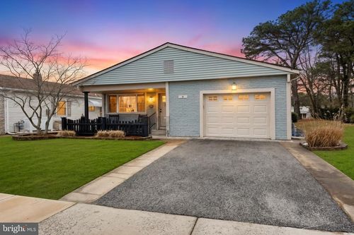 3 Woodstock Dr, Toms River, NJ, 08757-6526 | Card Image