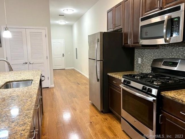 APT-103 - 467 Glenbrook Rd, Home with 1 bedrooms, 1 bathrooms and 1 parking in Stamford CT | Image 5