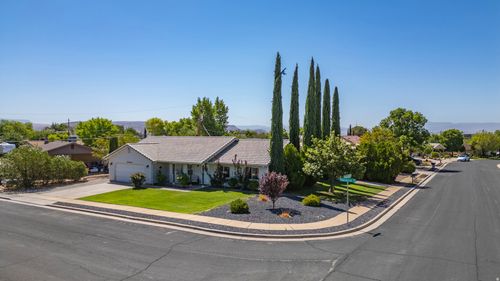 937 Yucca Ln, Washington, UT, 84780-1427 | Card Image