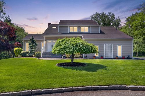 9 Briga Ln, White Plains, NY, 10605-4647 | Card Image