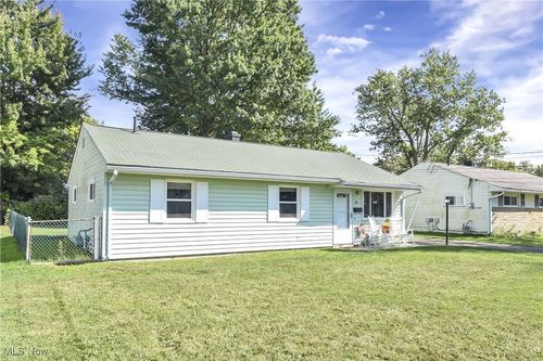 931 West Dr, Sheffield Lake, OH, 44054-2039 | Card Image