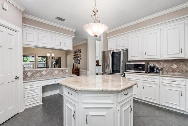 9410 Windrush Dr, House other with 4 bedrooms, 4 bathrooms and 3 parking in Spring TX | Image 16