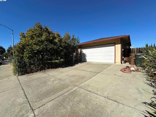 1988 Calaveras Dr, Bay Point, CA, 94565-3351 | Card Image