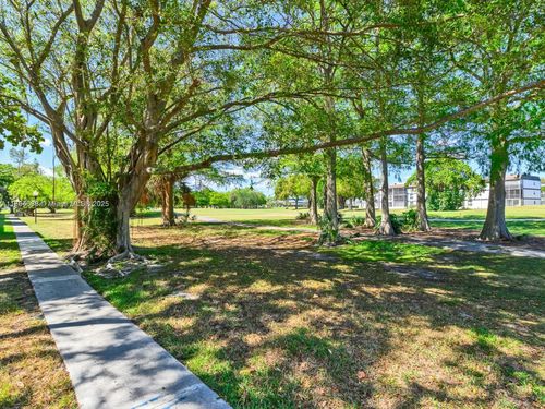 apt-210v-8401 Lagos De Campo Blvd, Tamarac, FL, 33321-3743 | Card Image