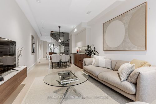 673 Crawford St, Toronto, ON, M6G3K1 | Card Image