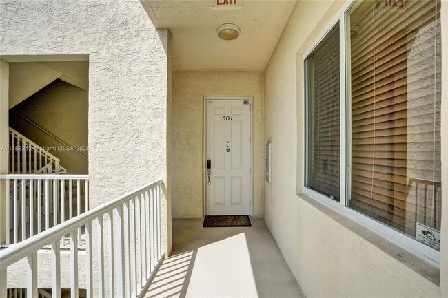 APT-501 - 3500 Oaks Clubhouse Dr, Condo with 3 bedrooms, 2 bathrooms and null parking in Pompano Beach FL | Image 6